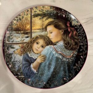 A Sister’s Warmth by Chantal Poulin Decor Art Plate Kindred Moments Collection
